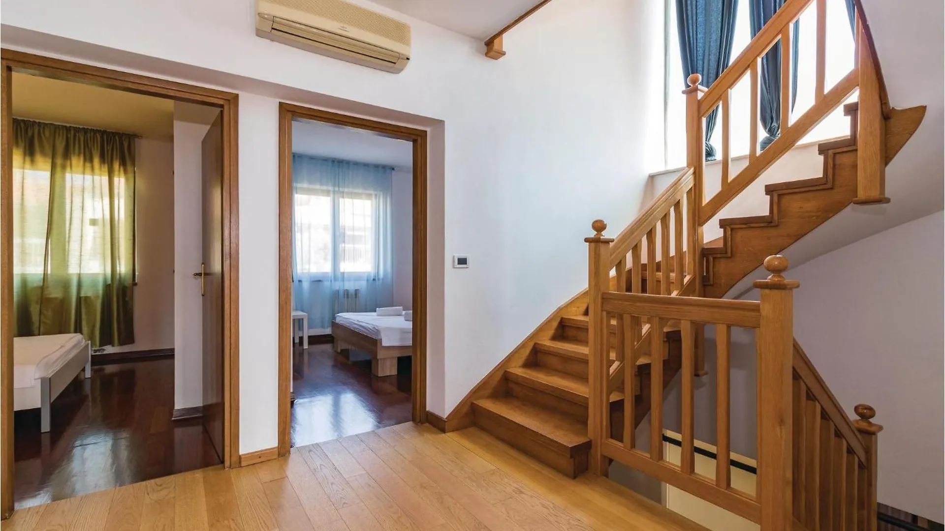 別荘 Lovely Home In Pula With Kitchen